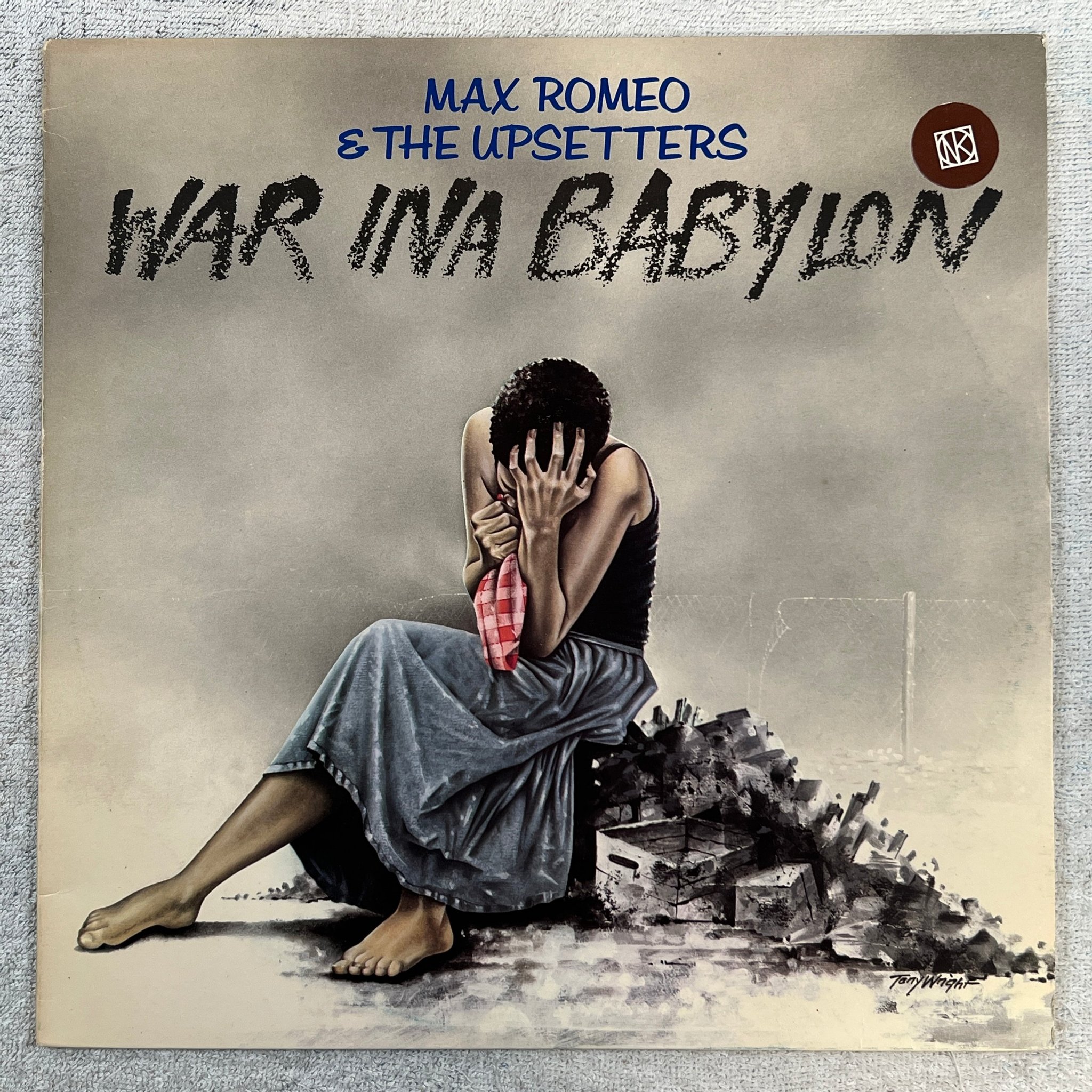 Omslagsbild för skivan MAX ROMEO war ina Babylon LP UK ISLAND ILPS 9392