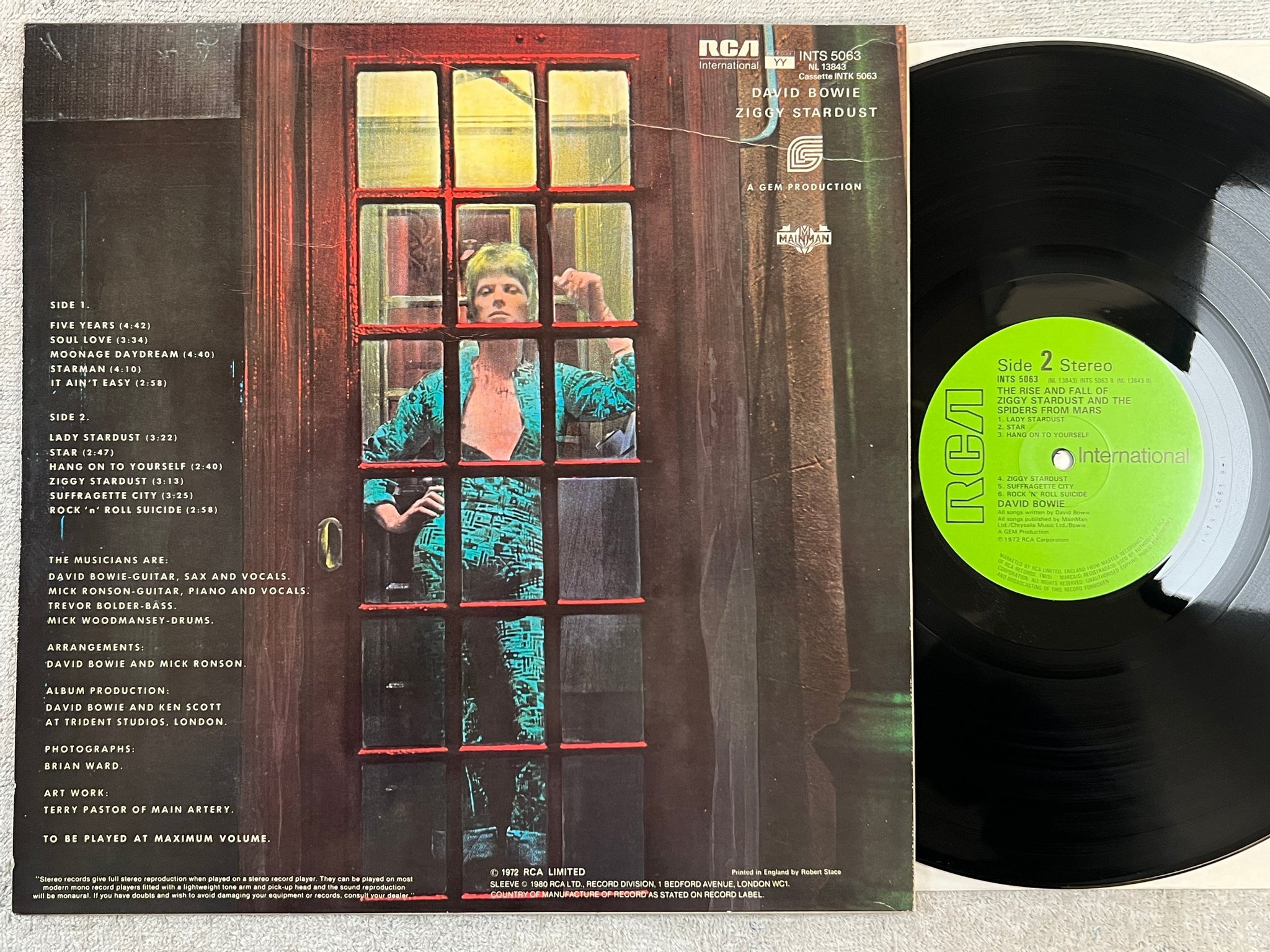 Omslagsbild för skivan DAVID BOWIE the rise and fall of Ziggy Stardust LP UK RCA INTS 5063