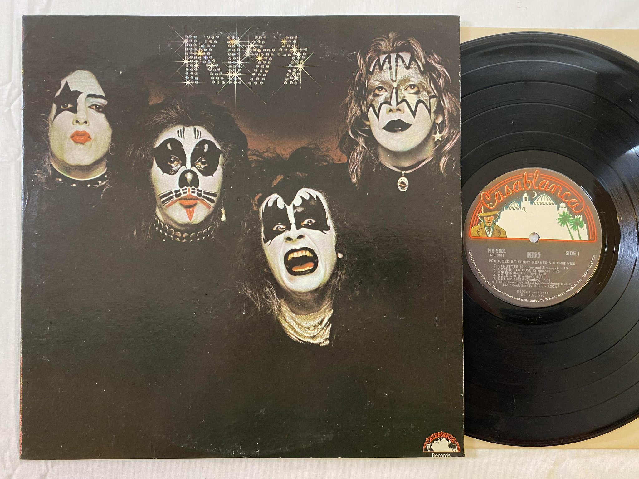 Omslagsbild för skivan KISS s/t LP -74 US CASABLANCA NB 9001 no "kissin' time" ** RARE **