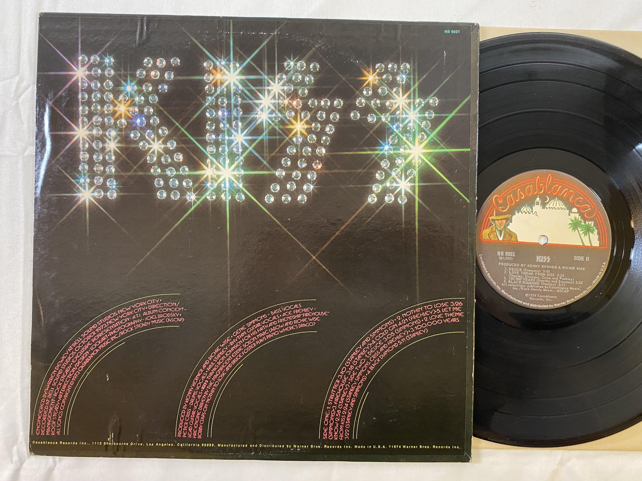 Omslagsbild för skivan KISS s/t LP -74 US CASABLANCA NB 9001 no "kissin' time" ** RARE **