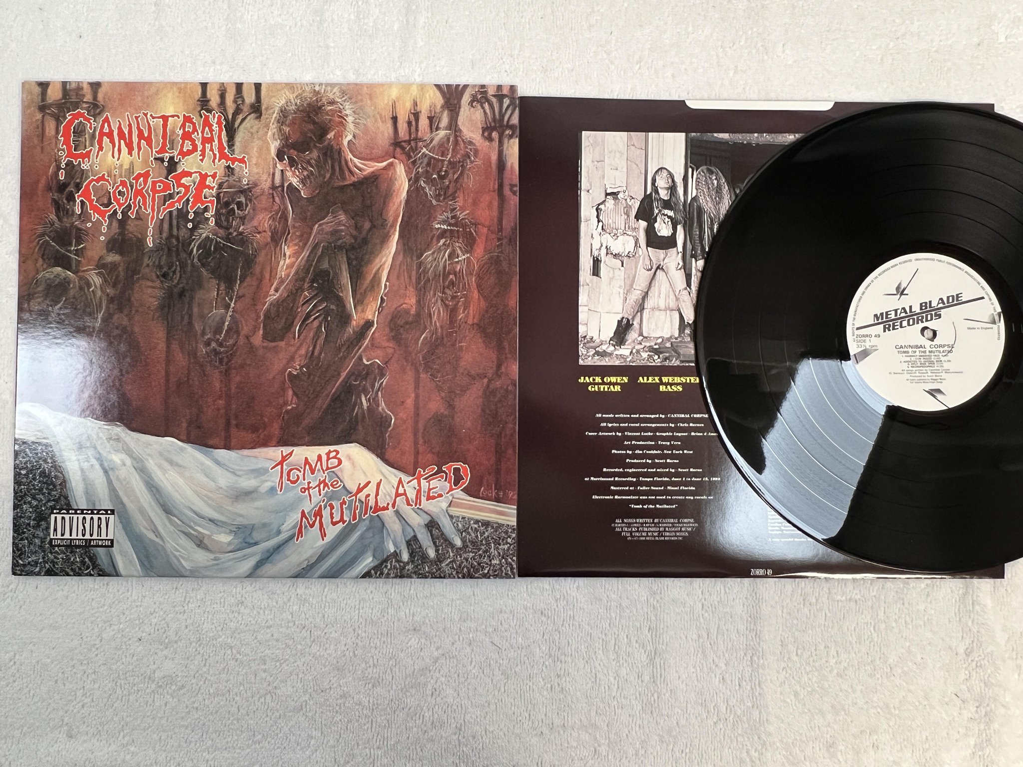 Omslagsbild för skivan CANNIBAL CORPSE Tomb Of The Mutilated LP -92 UK metal blade ZOORO 49 ** RARE **