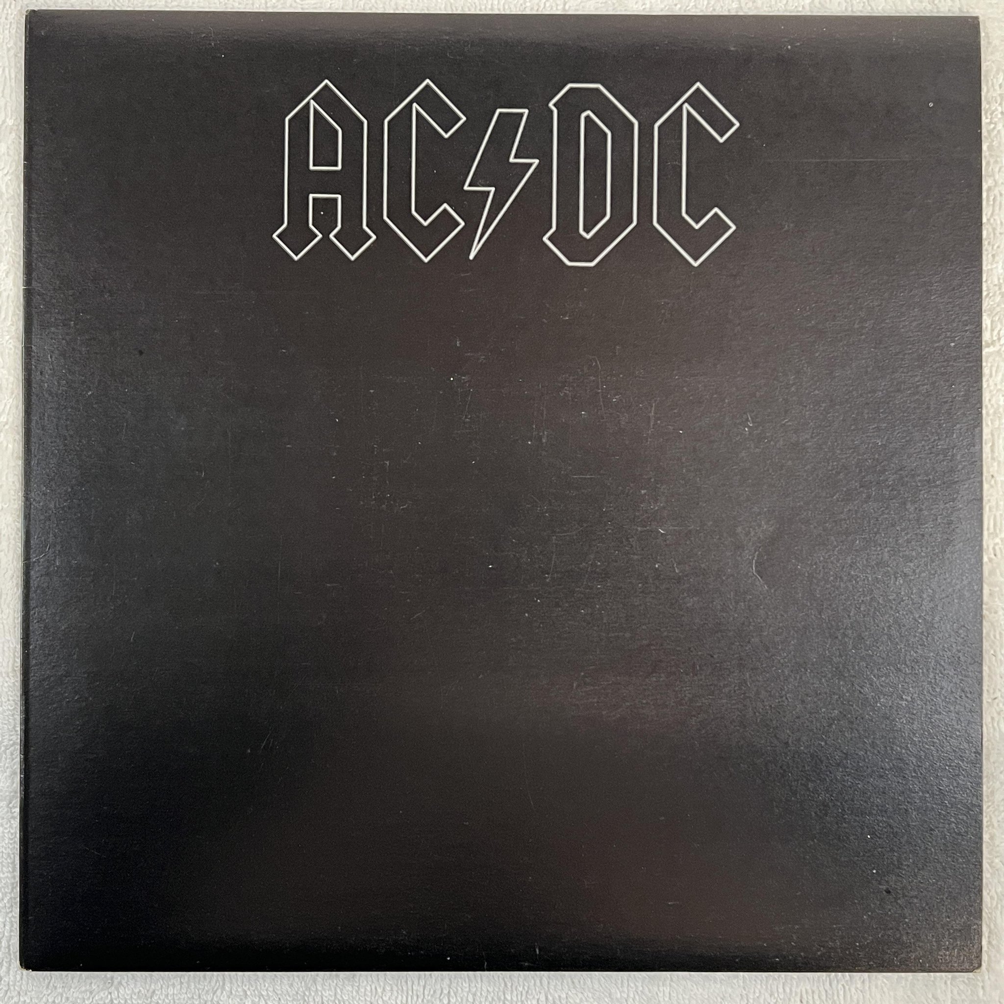 Omslagsbild för skivan AC/DC back in black LP -80/87 Australia ALBERT APLP 046 *** R A R E ***