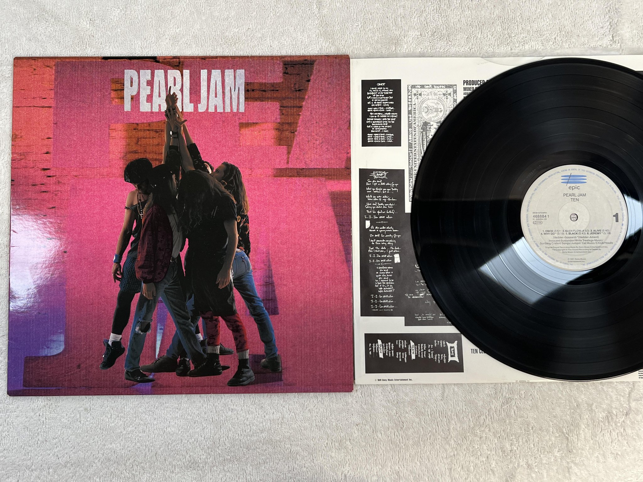 Omslagsbild för skivan PEARL JAM ten LP -91 EPIC 4688841 *** rare grunge classic ***