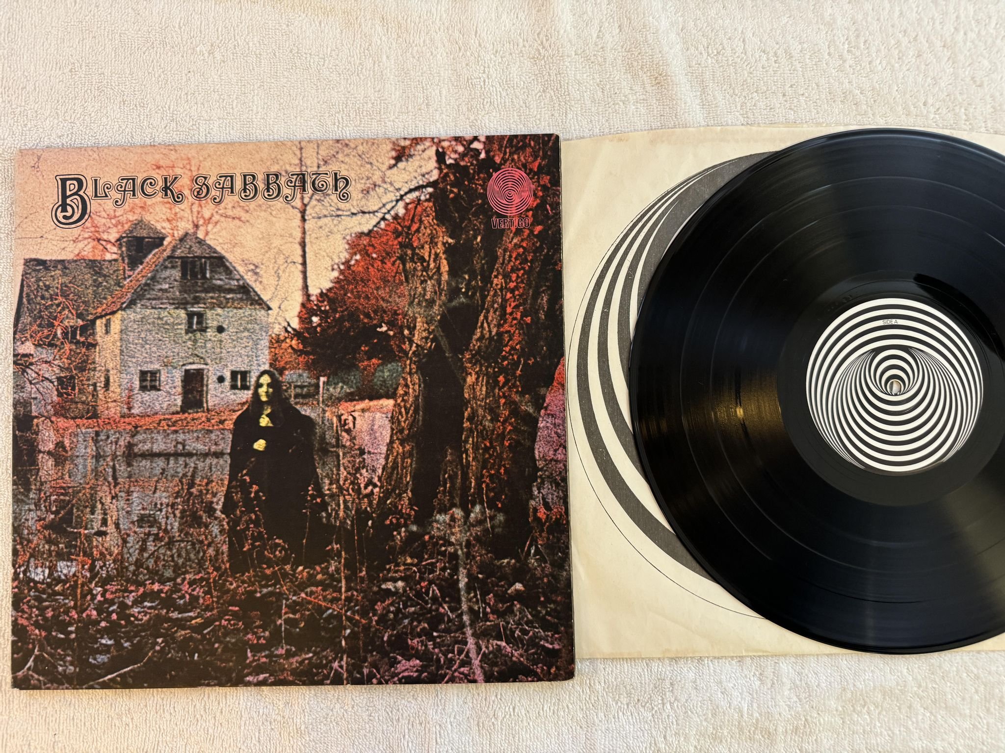 Omslagsbild för skivan BLACK SABBATH s/t LP -70 UK VERTIGO swirl 847 903 VTY **** CLASSIC ****