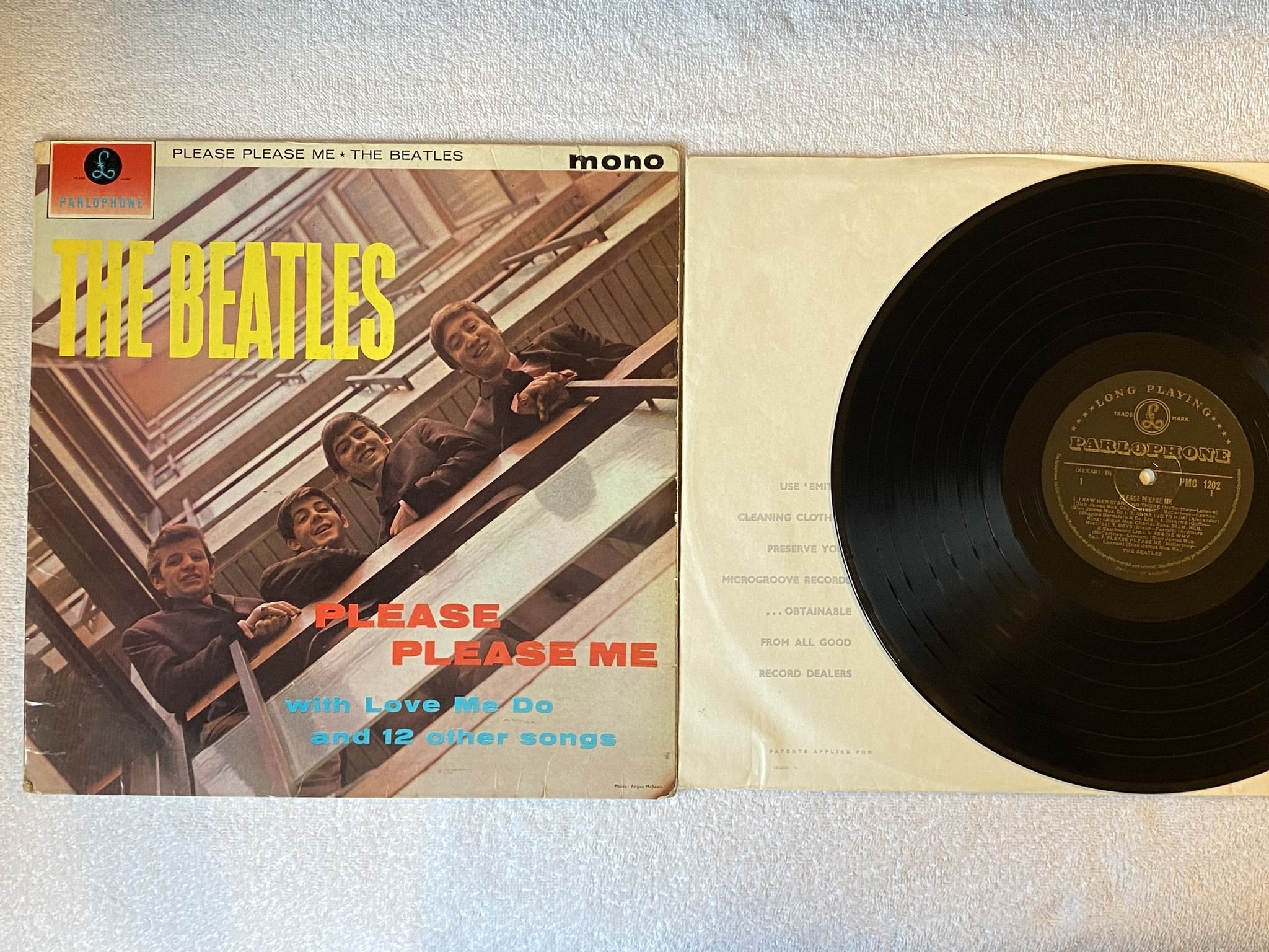 Omslagsbild för skivan THE BEATLES please please me LP -63 UK PARLOPHONE PMC 1202 ** Ultra rare 1st **