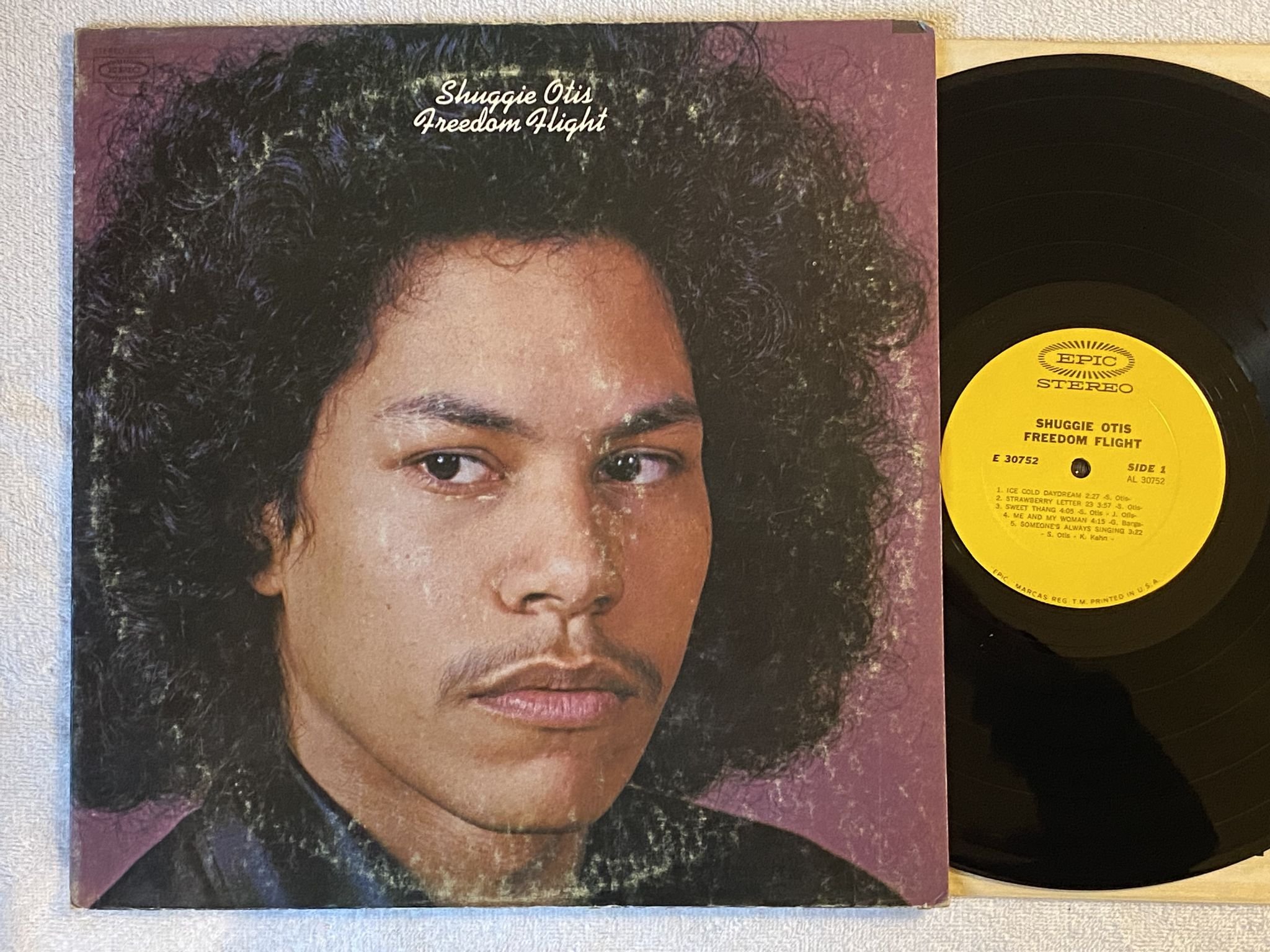 Omslagsbild för skivan SHUGGIE OTIS freedom flight LP -71 US EPIC E 30752 *** SOUL / PSYCH ***