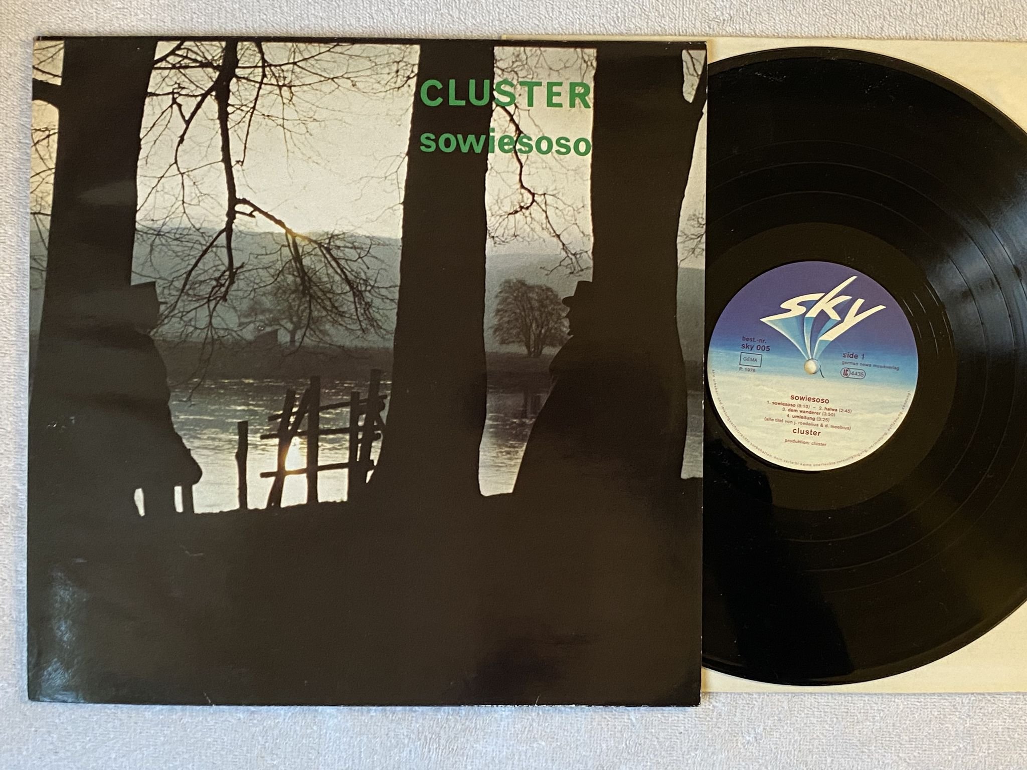 Omslagsbild för skivan CLUSTER Sowiesoso LP -77 Ger SKY sky 005 *** AMBIENT ***