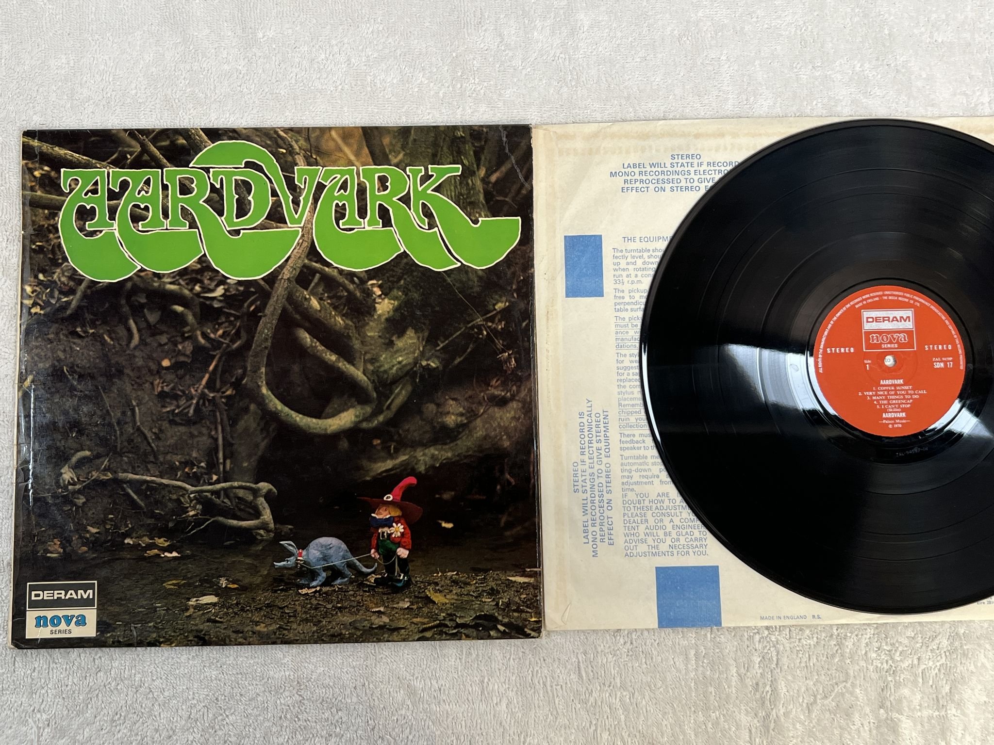 Omslagsbild för skivan AARDVARK s/t LP -70 UK DERAM NOVA SDN 17 *** RARE PROG ***