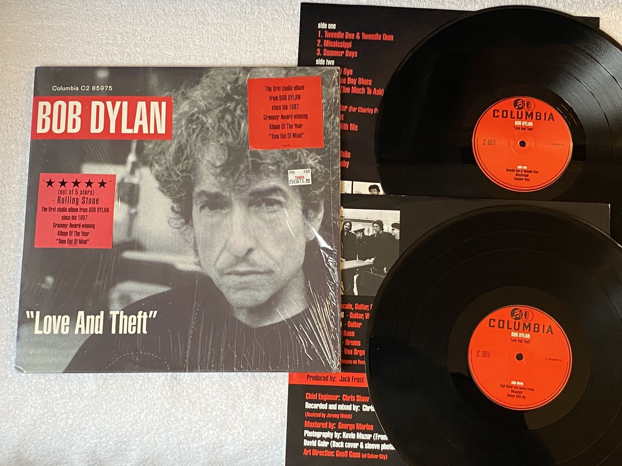 Omslagsbild för skivan BOB DYLAN Love And Theft 2xLP 2001 US COLUMBIA C2 85975 * SHRINK/HYPE STICKER *