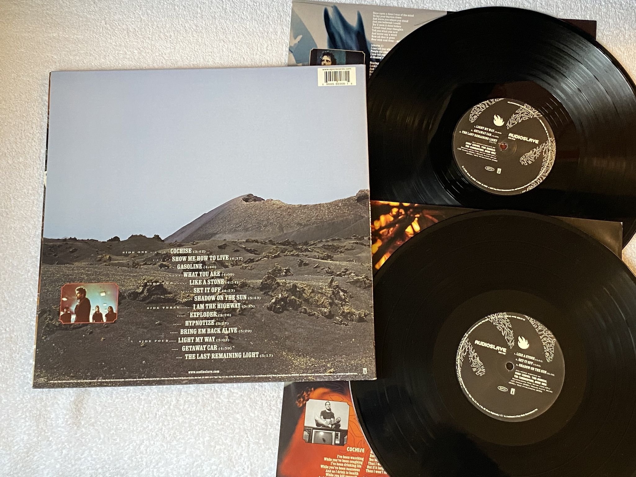 Omslagsbild för skivan AUDIOSLAVE s/t 2xLP 2002 US EPIC E2 86968 *** RARE OG US PRESS ***