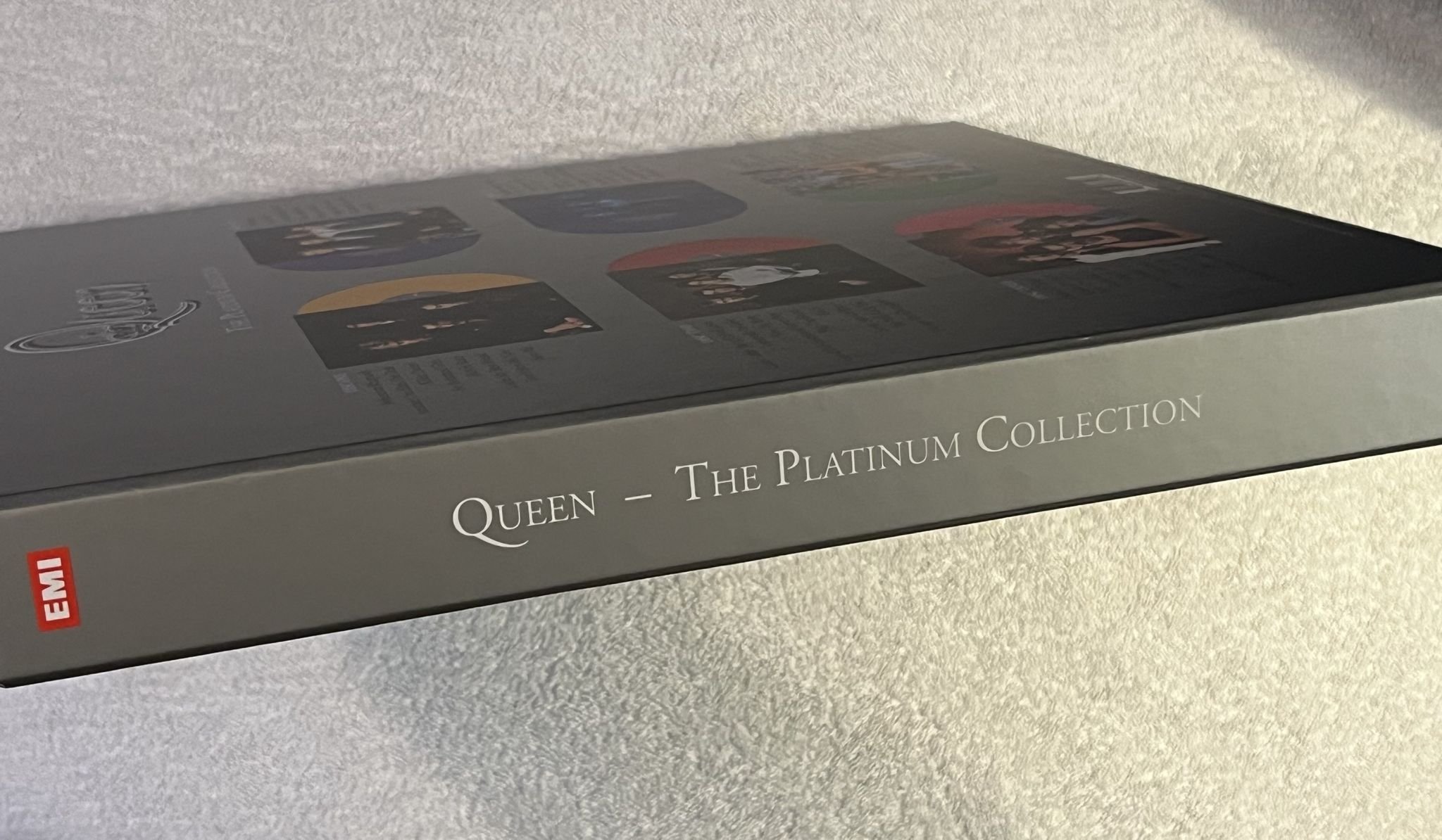 Omslagsbild för skivan QUEEN The Platinum Collection 6xLP 2022 EMI 0602435877518 ** COLOURED VINYLS **